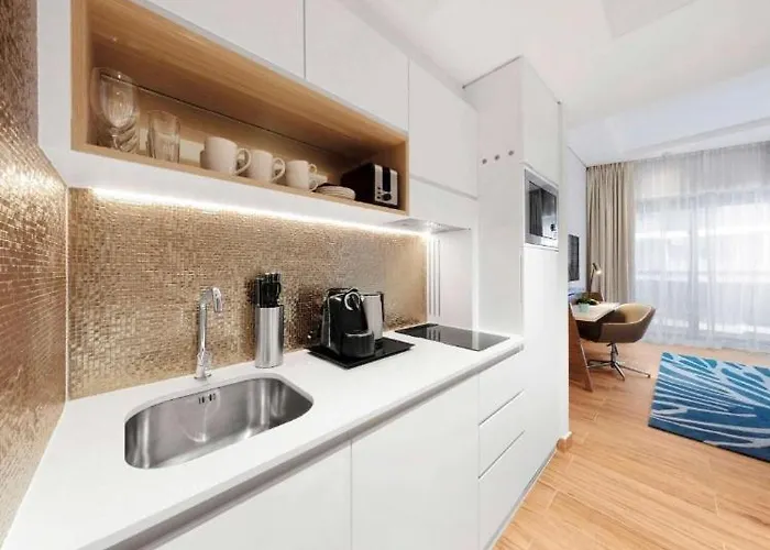 Hanza Tower Sky Sauna & Jacuzzi & Pool 公寓 什切青